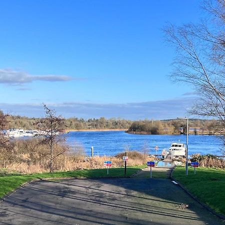 Riverside Leilighet Raheelan Eksteriør bilde