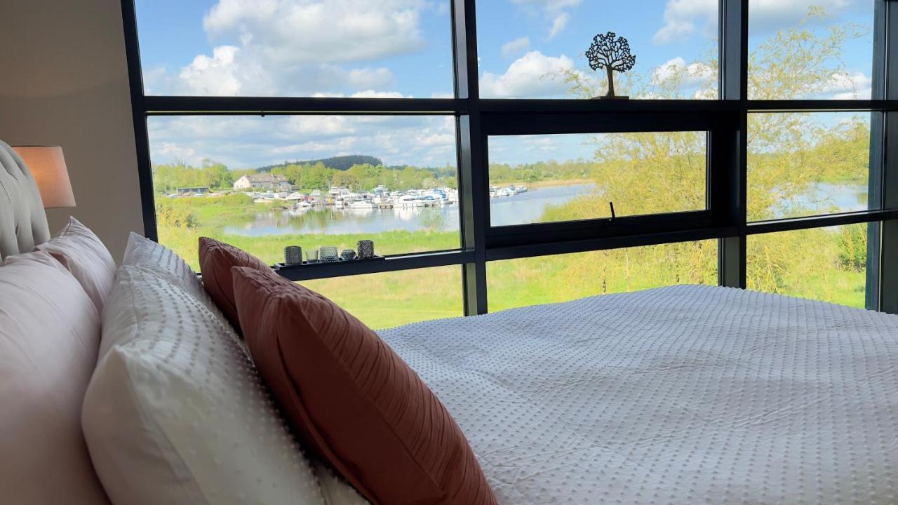 Riverside Leilighet Raheelan Eksteriør bilde